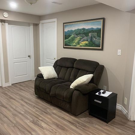 1 Room In A Cozy And Beautiful Basement Guelph Exteriör bild