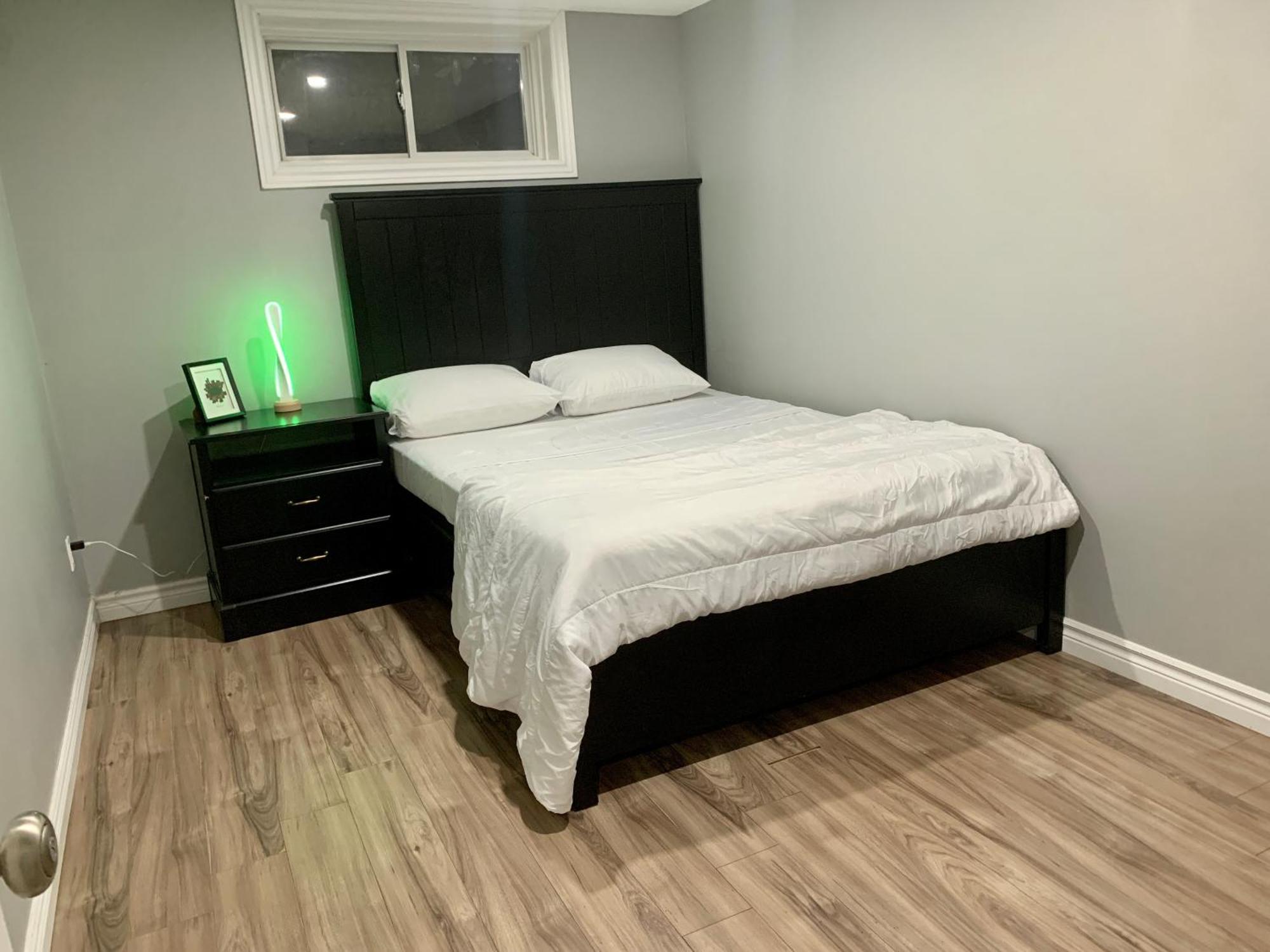 1 Room In A Cozy And Beautiful Basement Guelph Exteriör bild