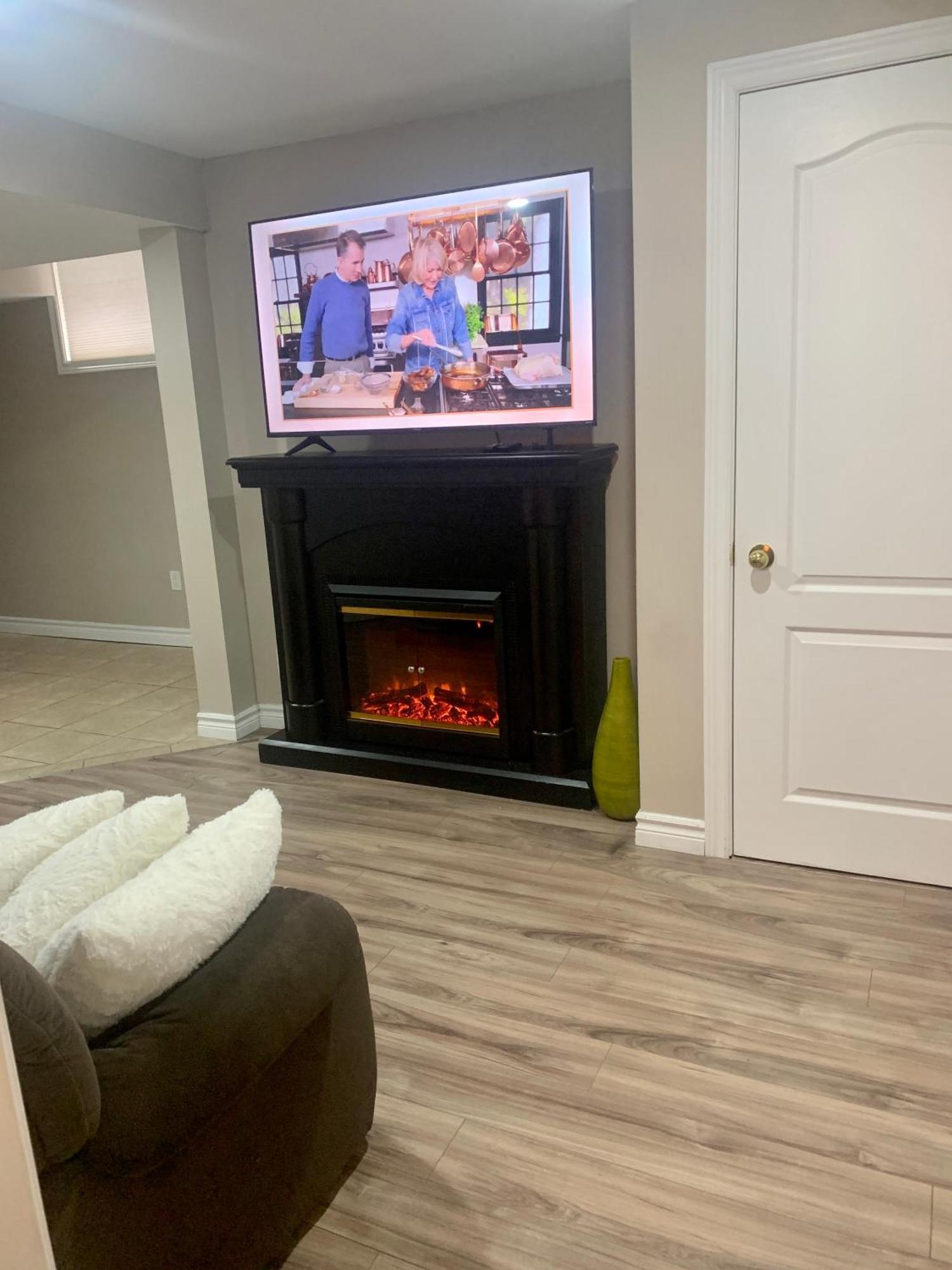 1 Room In A Cozy And Beautiful Basement Guelph Exteriör bild