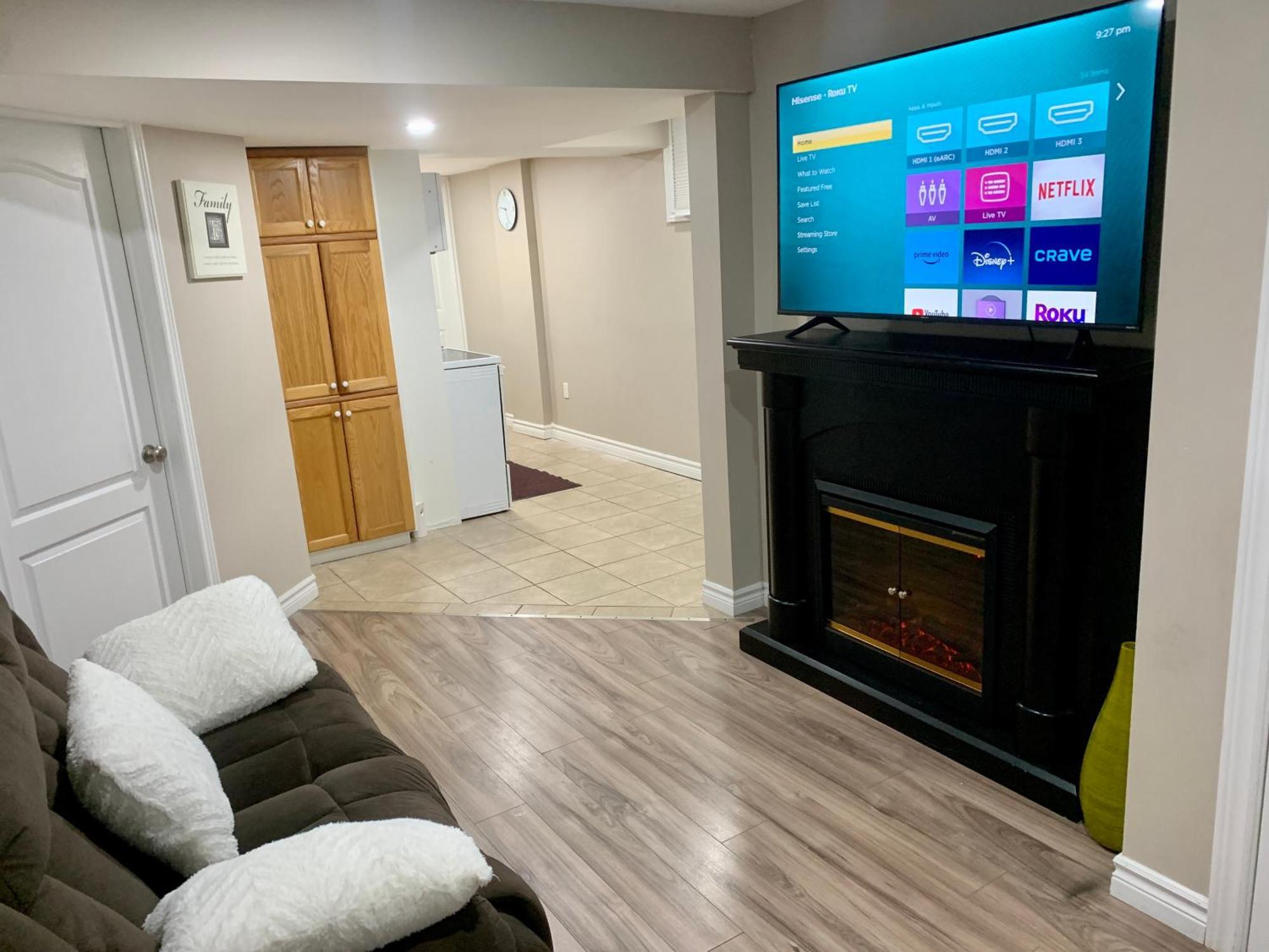 1 Room In A Cozy And Beautiful Basement Guelph Exteriör bild