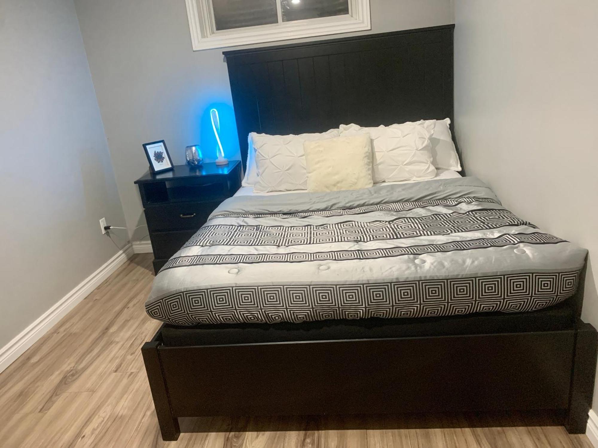 1 Room In A Cozy And Beautiful Basement Guelph Exteriör bild