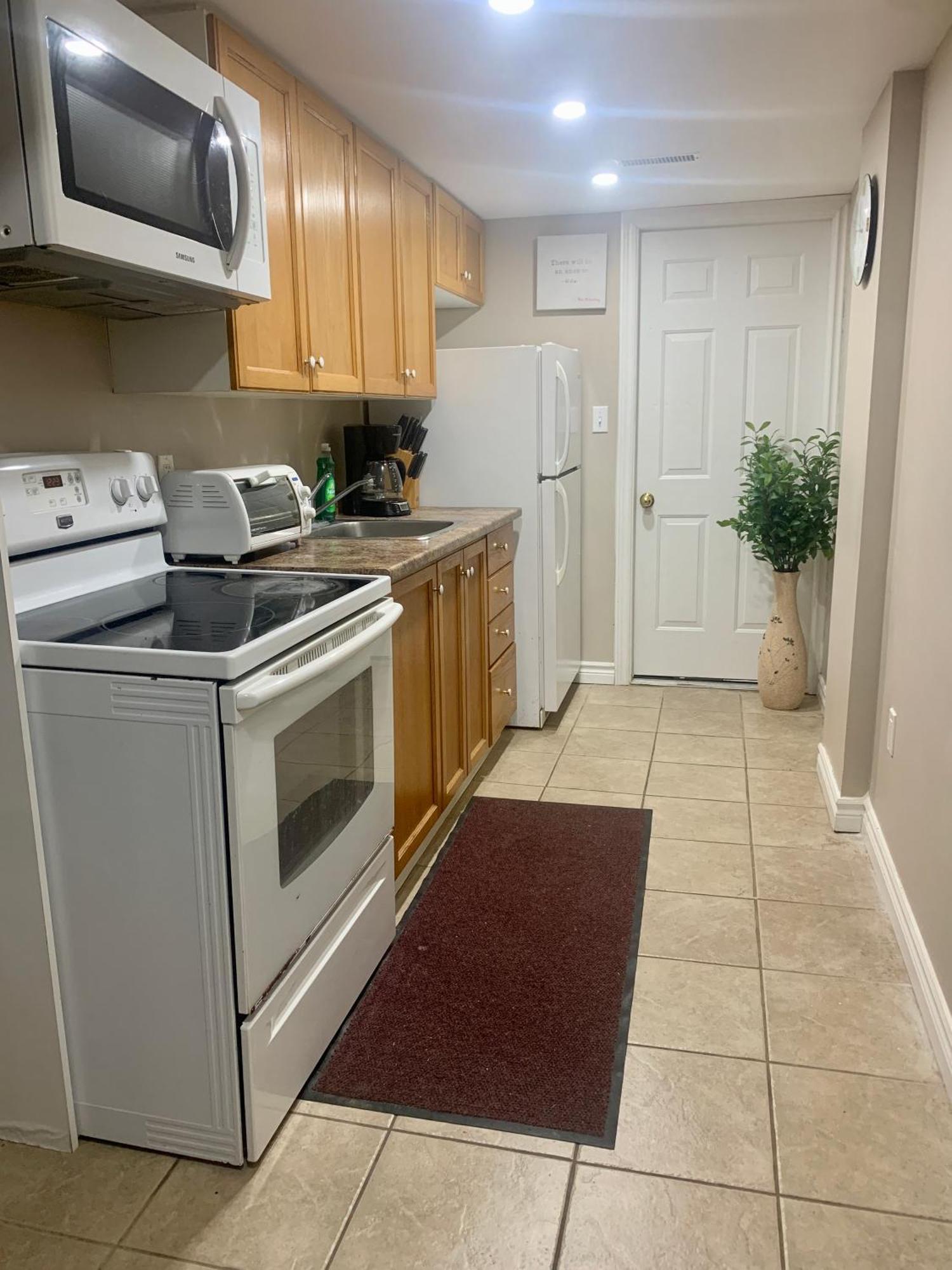 1 Room In A Cozy And Beautiful Basement Guelph Exteriör bild
