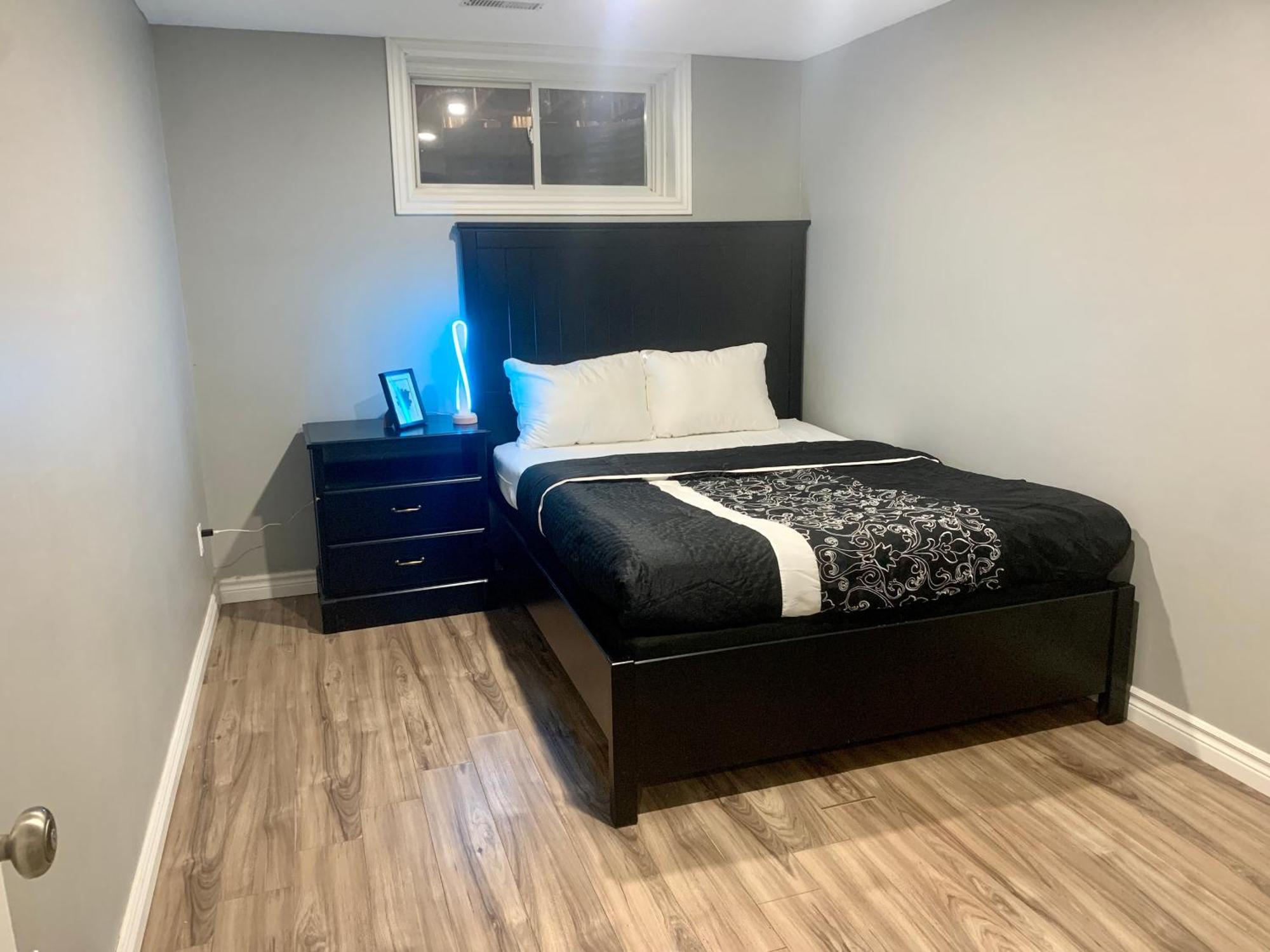 1 Room In A Cozy And Beautiful Basement Guelph Exteriör bild