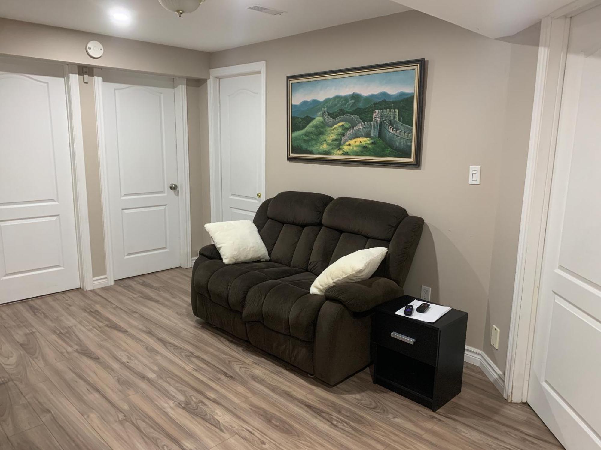 1 Room In A Cozy And Beautiful Basement Guelph Exteriör bild